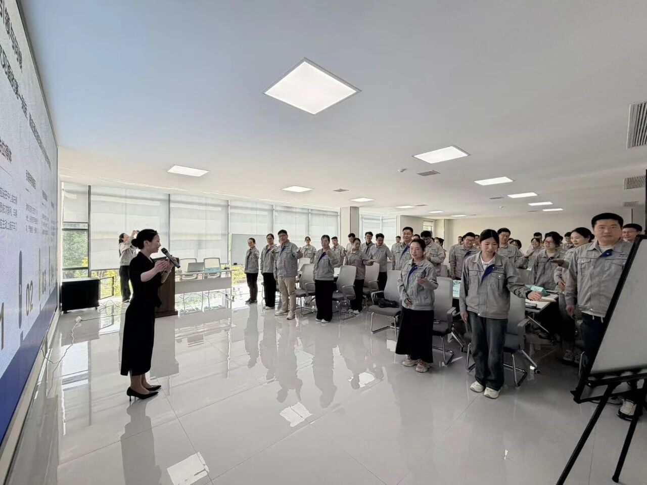 J百合光电|商务礼仪专题培训圆满举行