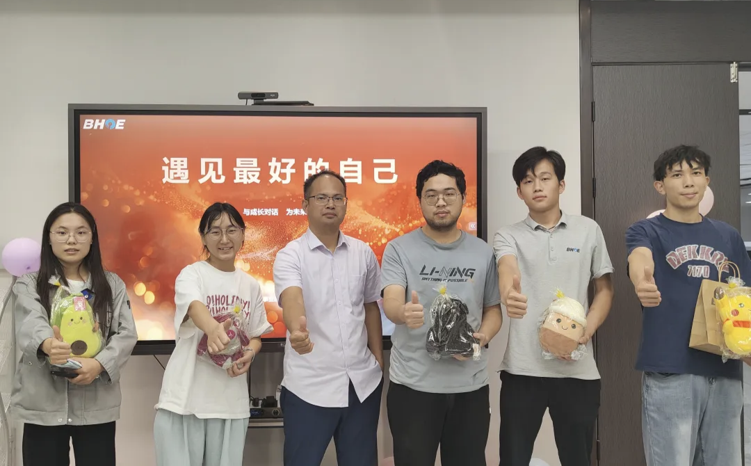 J百合光电光刻事业部组织召开大学生座谈会